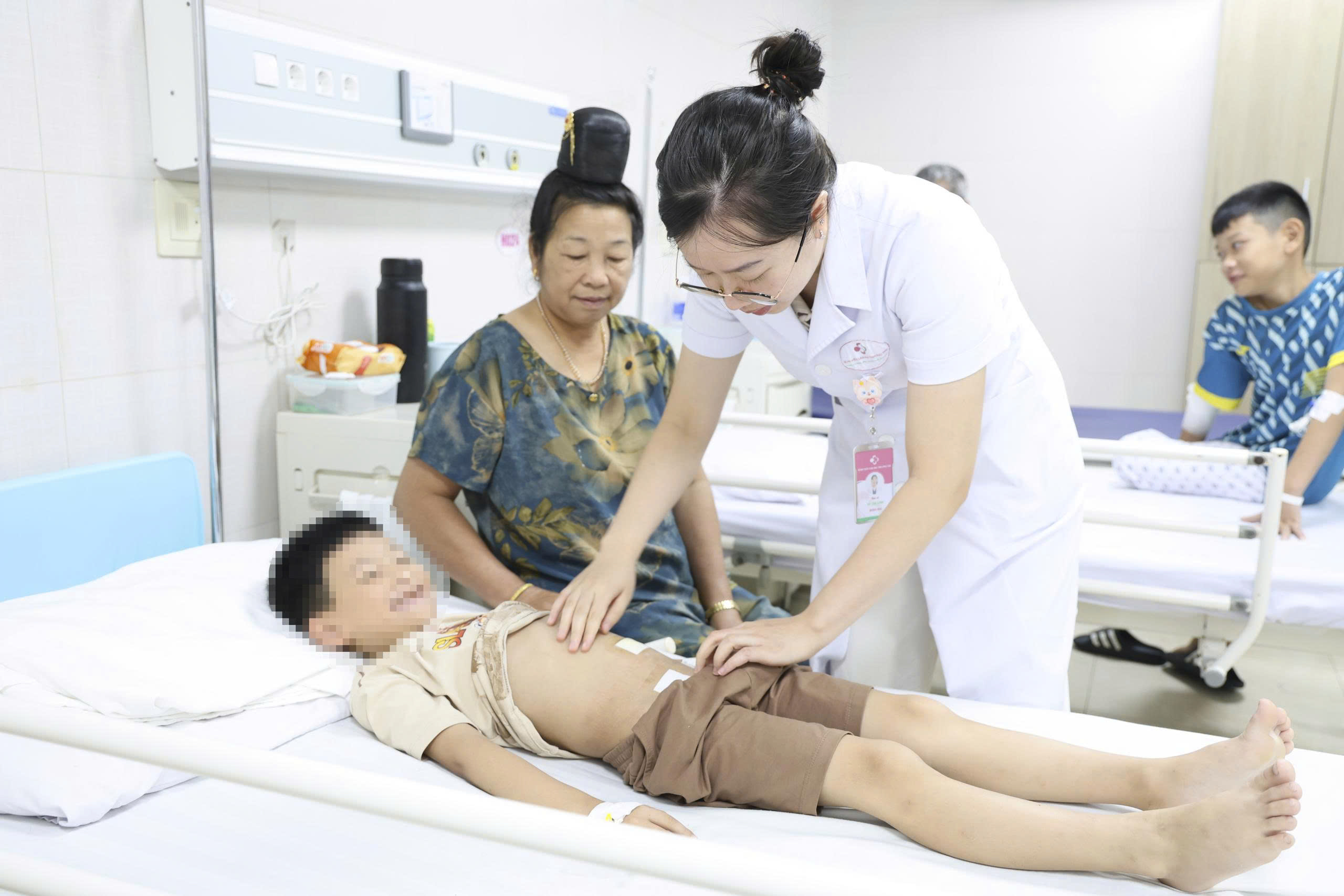 Bệnh viện Sản Nhi tỉnh Phú Thọ phẫu thuật thành công ca thoát vị bẹn ở trẻ 7 tuổi